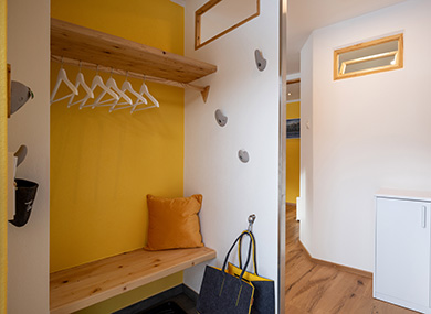 Apartment_Kleeblatt_Muehlberg_1a_Ellmau_Garderobe_Eingangsbereich_Galerie